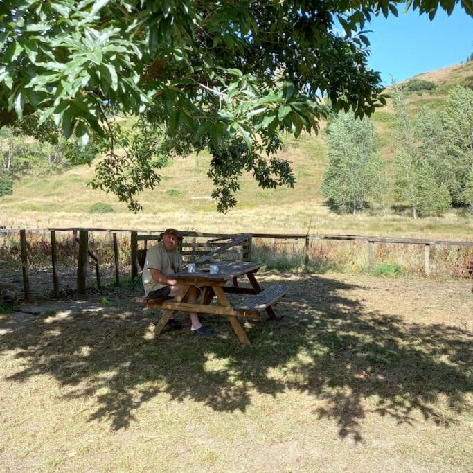 Apartamento Rustic Woolshed Owen River Exterior foto