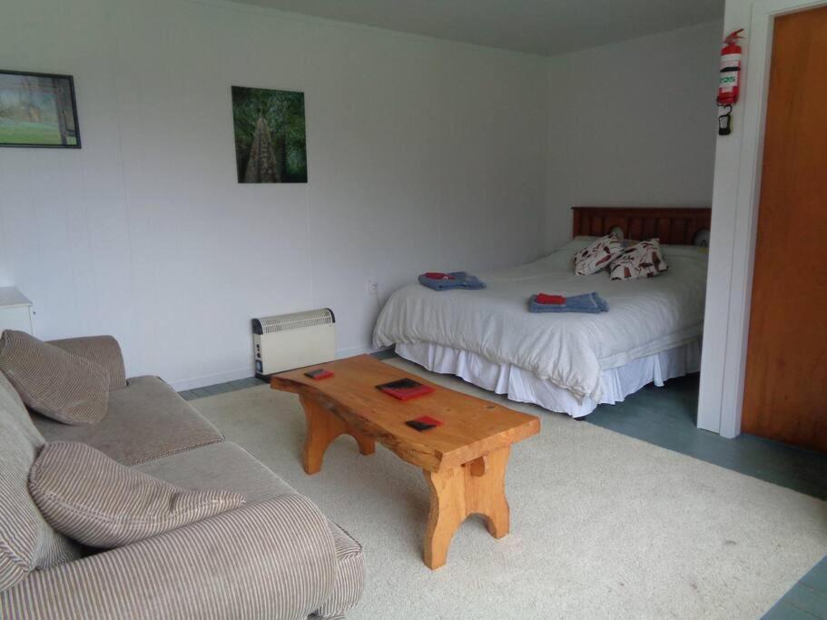 Apartamento Rustic Woolshed Owen River Exterior foto